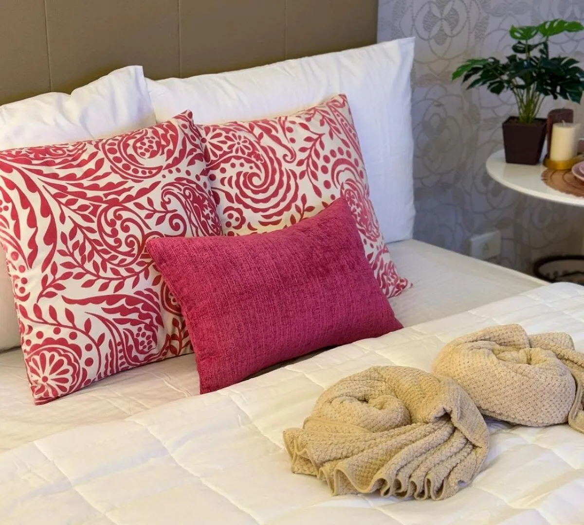 The Pink Velvet Shore Residences Family room Good for 2-4 guests by Prime Stay MOA Manila Apartment